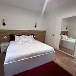 Grand Park & Bllok Area Rooms